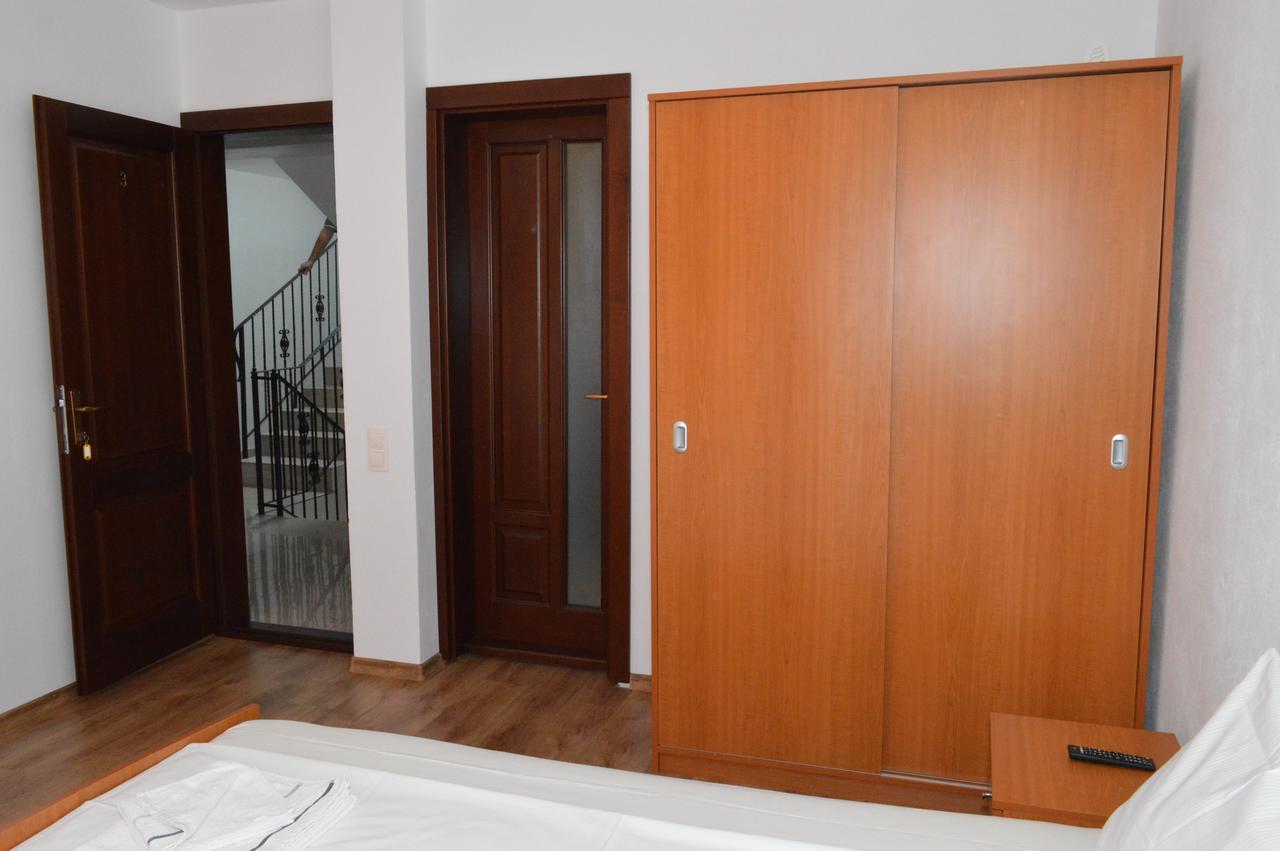 Hotel Casa Flora Sînmartin Zewnętrze zdjęcie