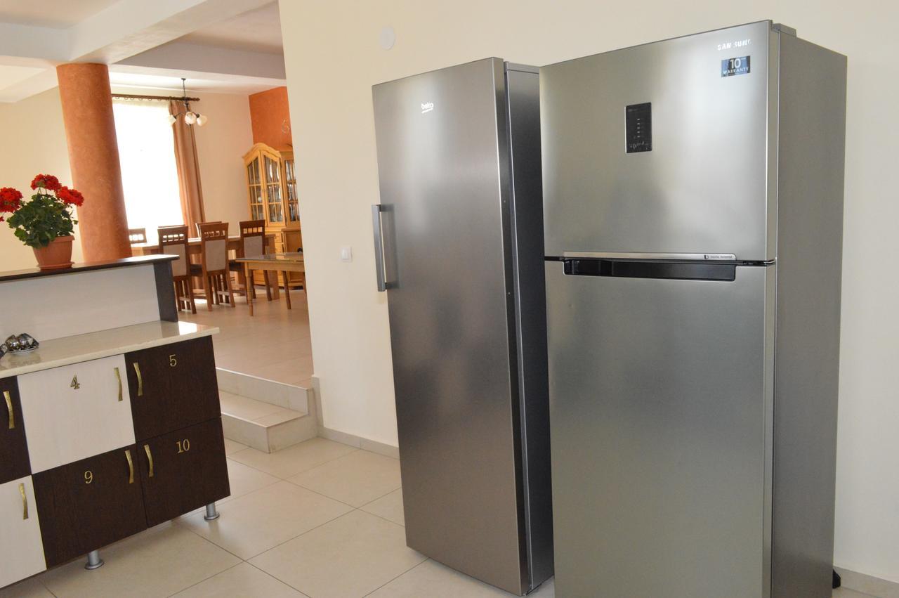 Hotel Casa Flora Sînmartin Zewnętrze zdjęcie