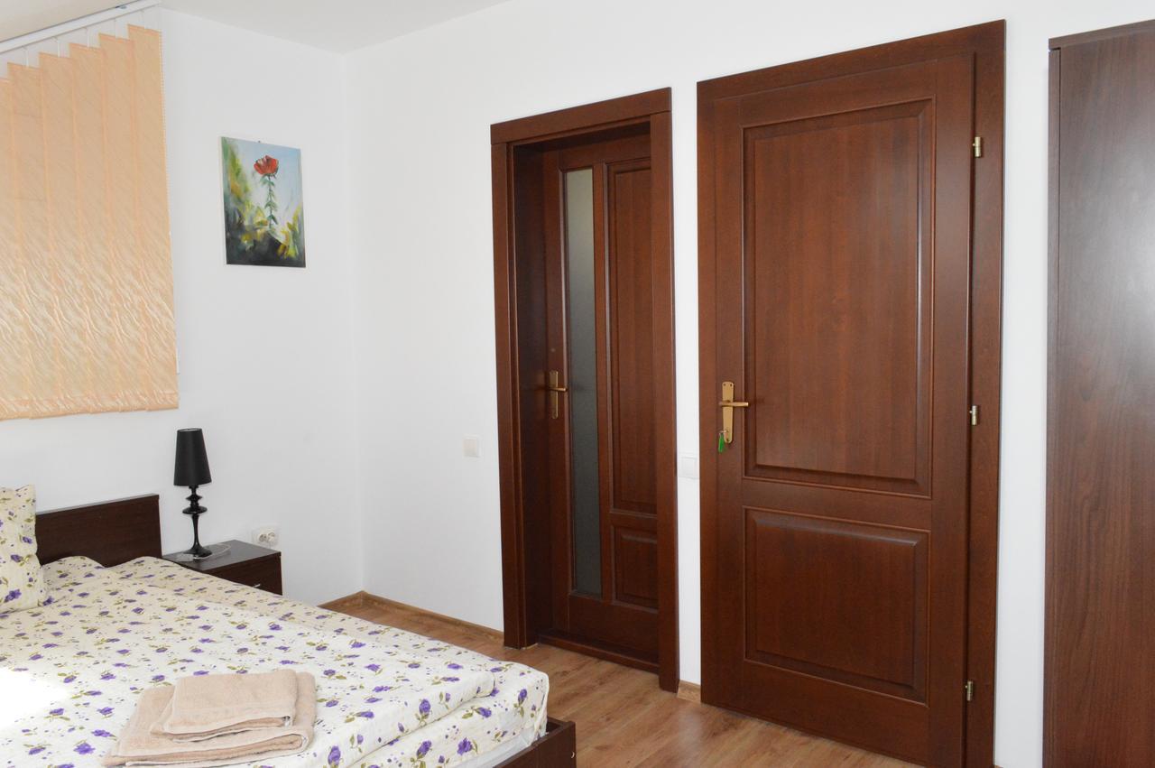 Hotel Casa Flora Sînmartin Zewnętrze zdjęcie
